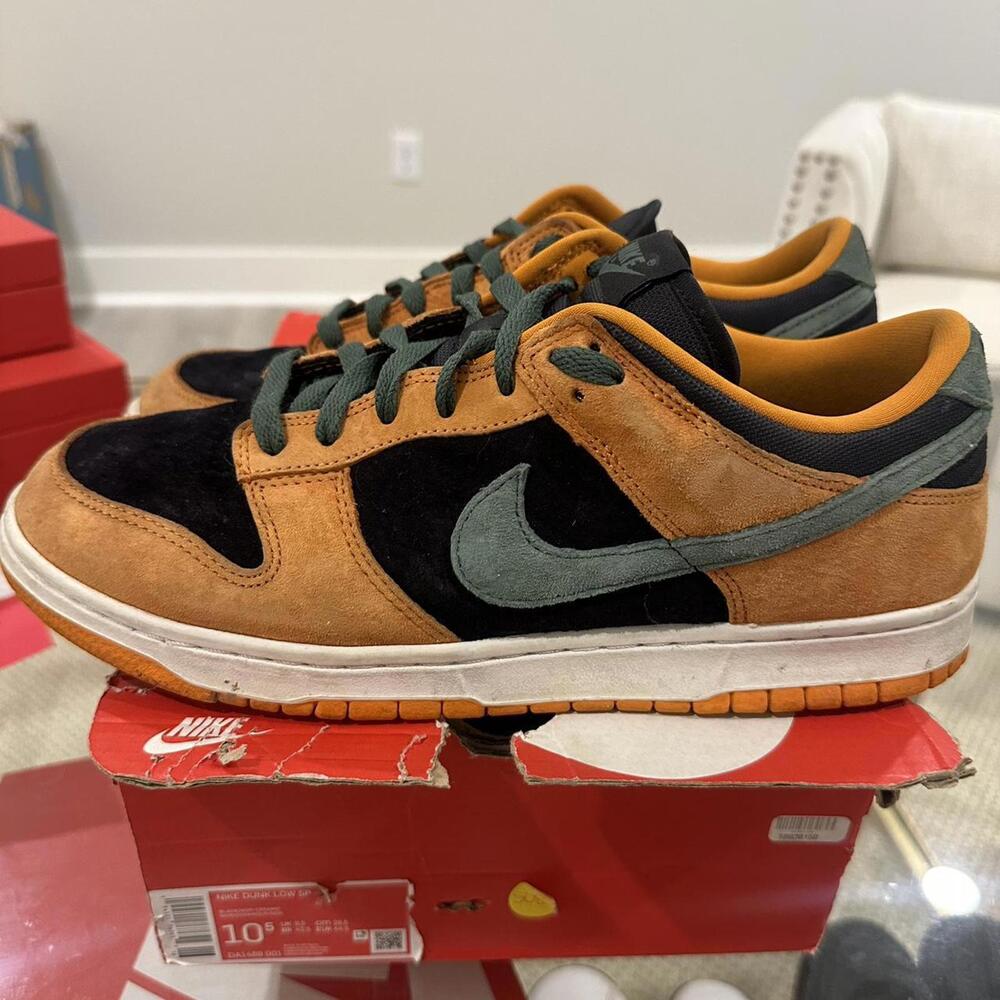 Nike Men's Multi and Black Trainer